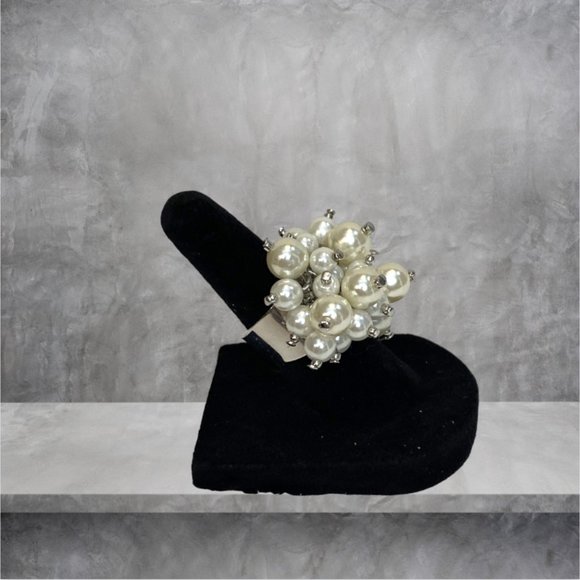 Ring "Cluster of Pearls" with Faux Pearls, Silver Toned Band - Picture 3 of 9